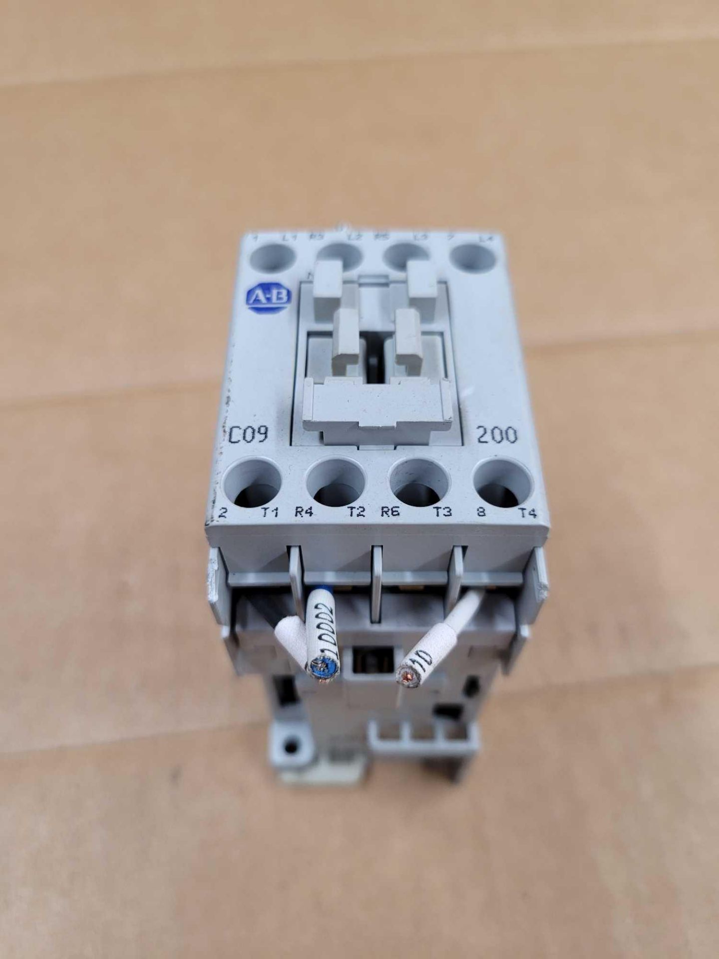 LOT OF 5 ASSORTED ALLEN BRADLEY / (3) 100-C09DJ200 | Series A Contactor  /  (2) 100-C09E*10 | Series - Image 2 of 22