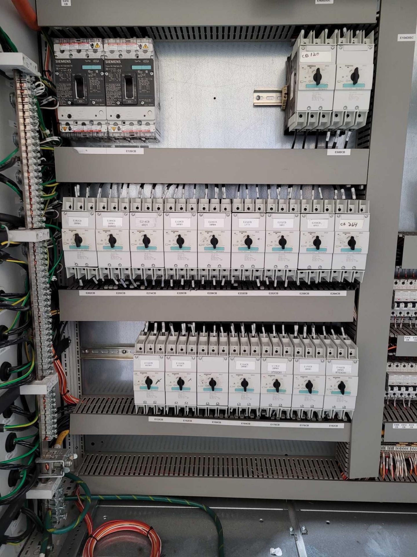 PDP ECS-4108 / 200 Amp Power Distribution Panel with (2) 60 Amp Siemens Circuit Breakers and (17) 30 - Image 7 of 15