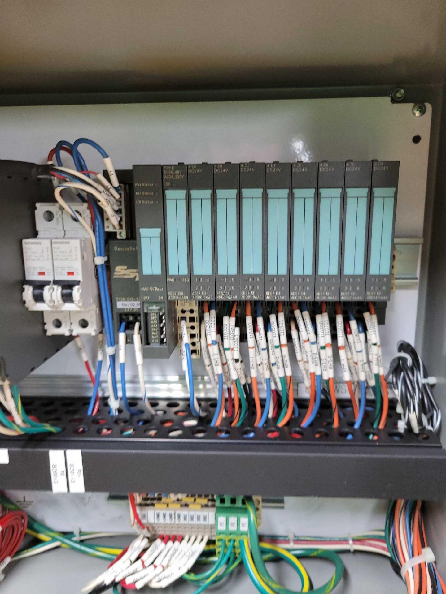 BALLUFF DISCRETE I/O POWER REMOTE INTERFACE PANEL WITH POWER SUPPLY with ASSORTED SIEMENS PARTS  / - Image 8 of 9