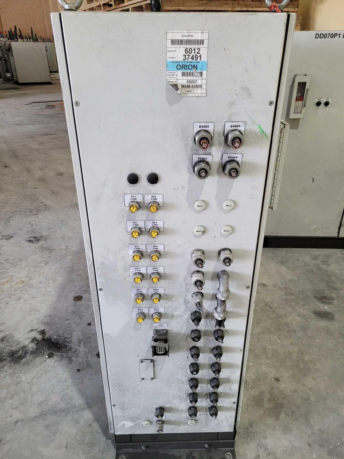 PDP ECS-4108 / 200 Amp Power Distribution Panel with (2) 60 Amp Siemens Circuit Breakers and (17) 30 - Image 13 of 15