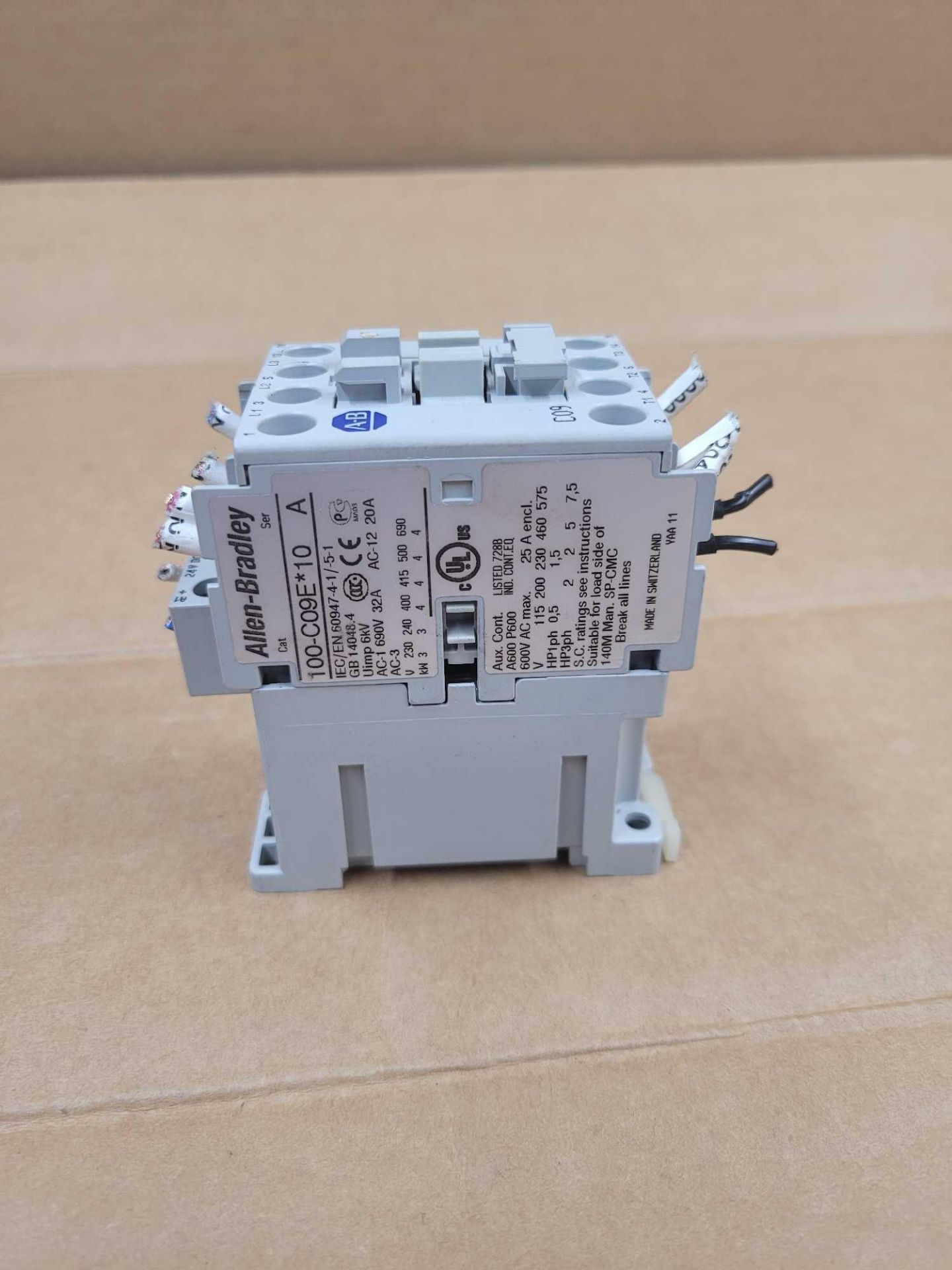 LOT OF 5 ALLEN BRADLEY 100-C09E*10 / Series A Contactor  /  Lot Weight: 4.4 lbs - Image 4 of 9
