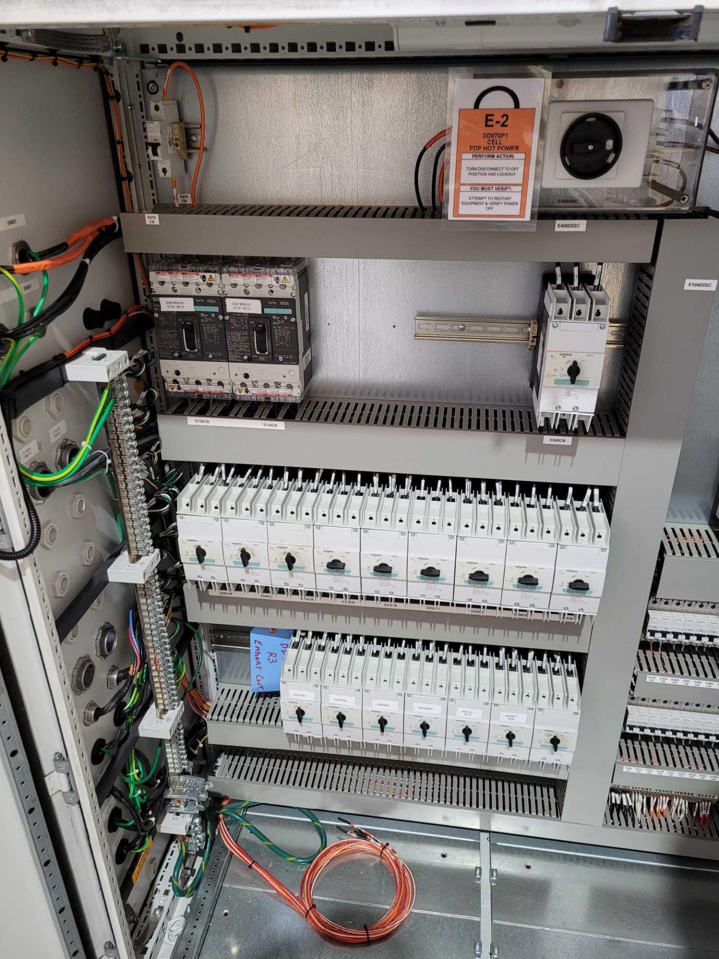 PDP ECS-4108 / 200 Amp Power Distribution Panel with (2) 60 Amp Siemens Breakers and (16) 30 Amp Sie - Image 7 of 14