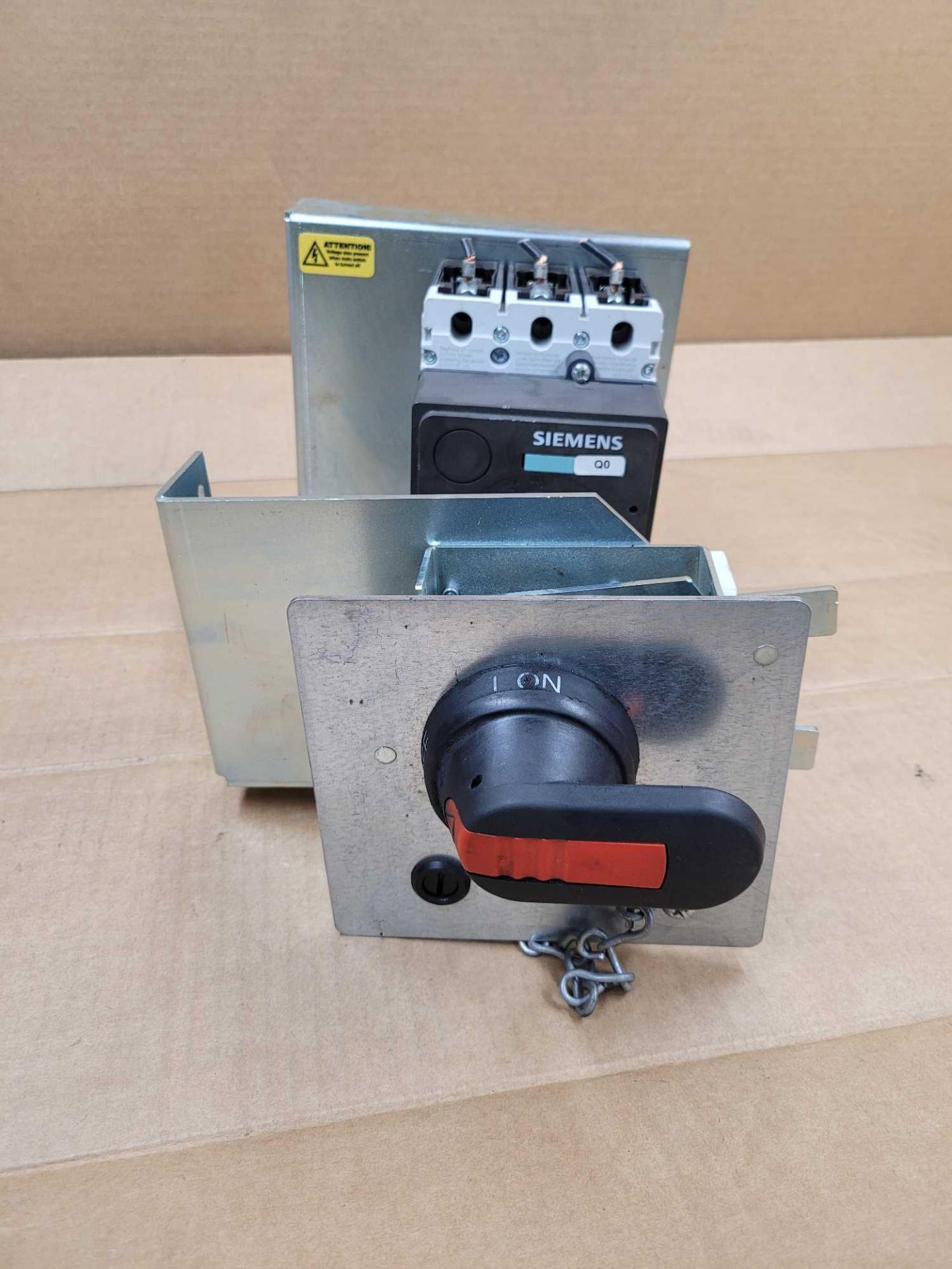 SIEMENS HDR3S150L with 3VL9300-3HE01 and SCA 90002.919005 / 150 Amp Circuit Breaker with Rotary Oper - Image 2 of 9