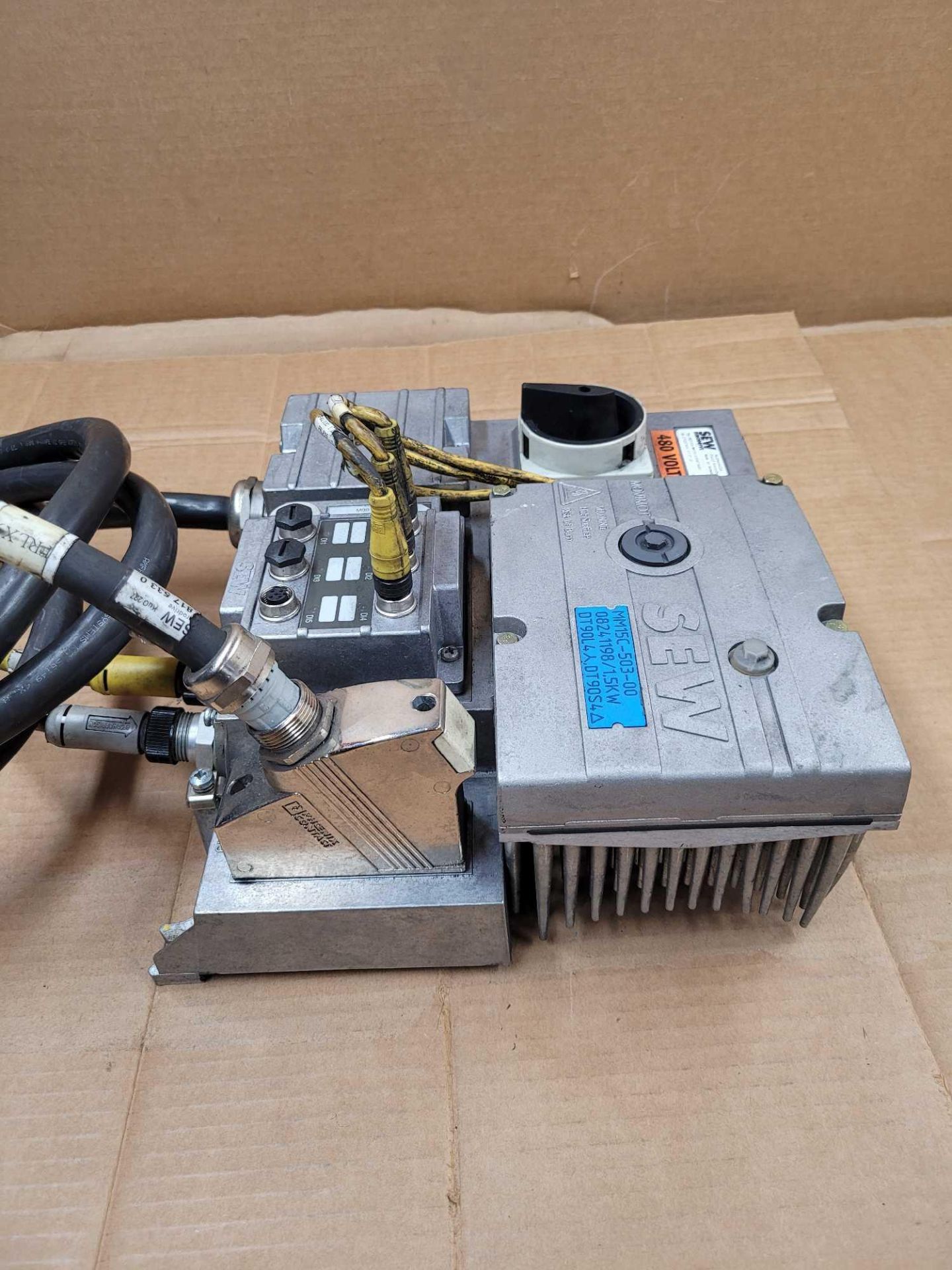 SEW MQD32A/MM15C/Z38G0/AGA3  /  Variable Frequency Drive  /  Lot Weight: 18.2 lbs - Image 4 of 5