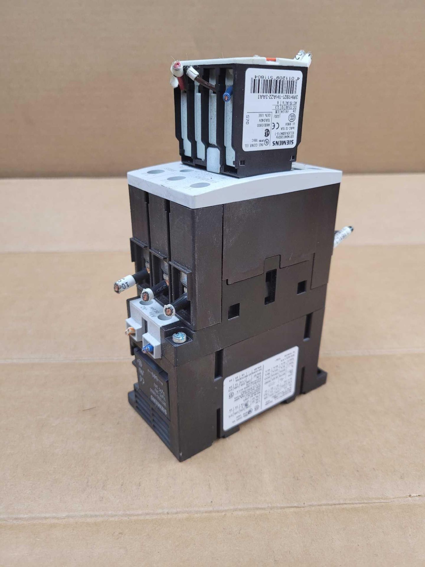LOT OF 4 SIEMENS 3RT1034-1QB44-3MA0 / Power Contactor  /  Lot Weight: 13.2 lbs - Image 3 of 7