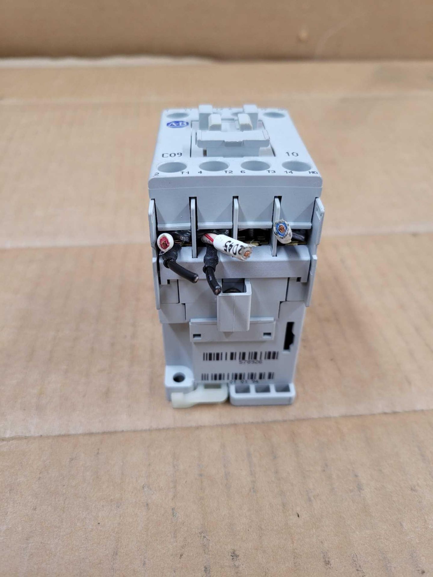 LOT OF 5 ALLEN BRADLEY 100-C09E*10 / Series A Contactor  /  Lot Weight: 4.4 lbs - Image 3 of 9