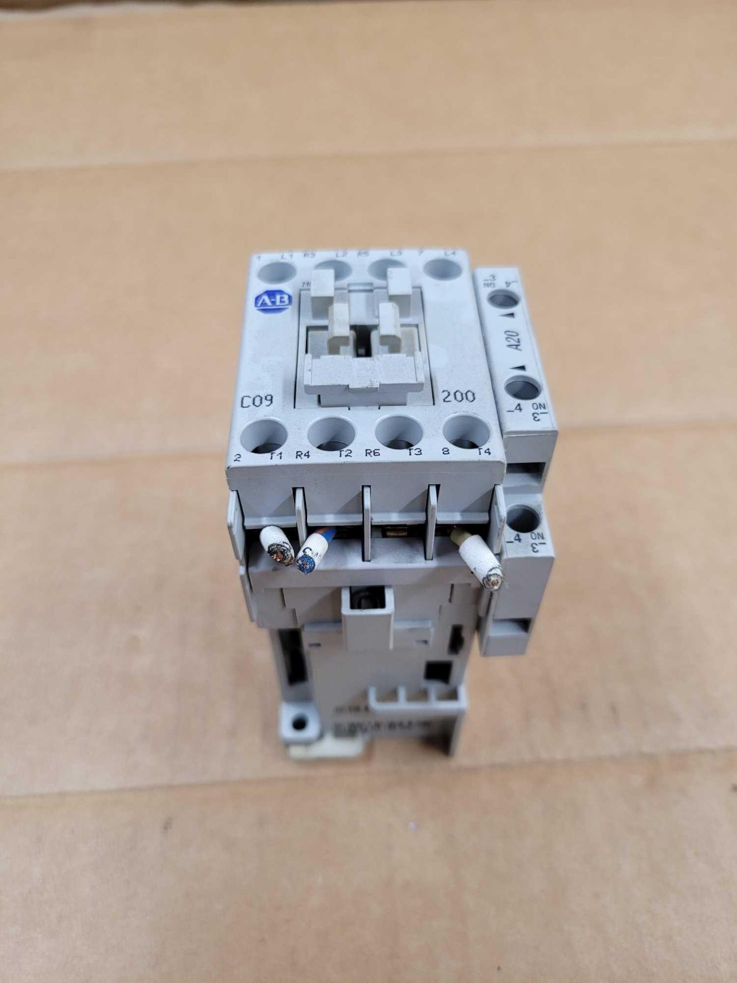 LOT OF 5 ASSORTED ALLEN BRADLEY / (3) 100-C09DJ200 | Series A Contactor  /  (2) 100-C09E*10 | Series - Image 9 of 22