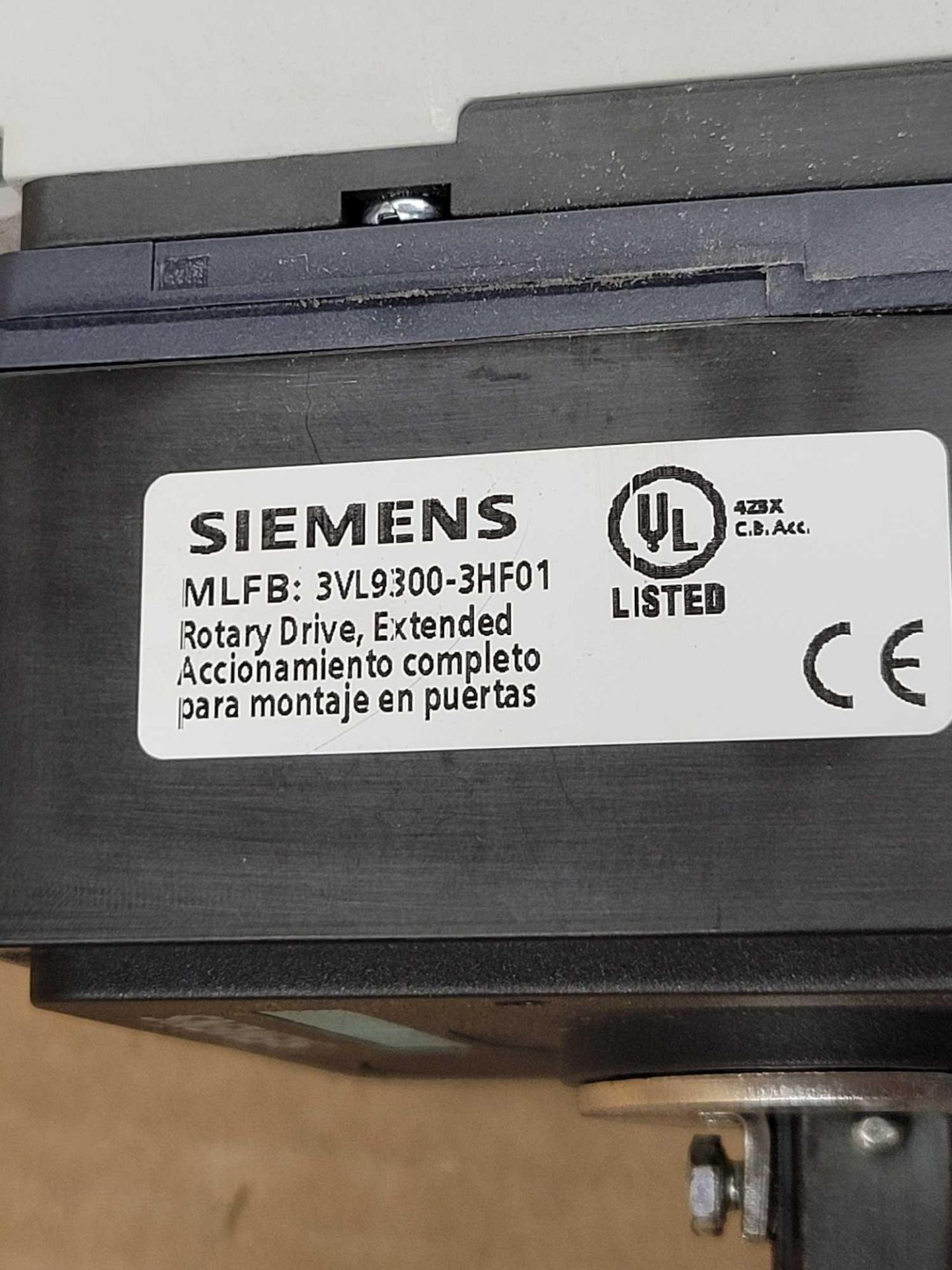 SIEMENS HFX3P250 with 3VL9300-3HF01 / 250 Amp Circuit Breaker with Rotary Drive and Operating Mechan - Image 6 of 9
