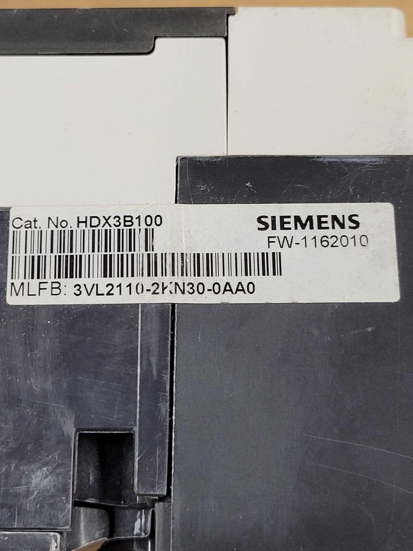 LOT OF 4 SIEMENS HDX3B100 / 100 Amp Circuit Breaker  /  Lot Weight: 18.6 lbs - Image 8 of 9