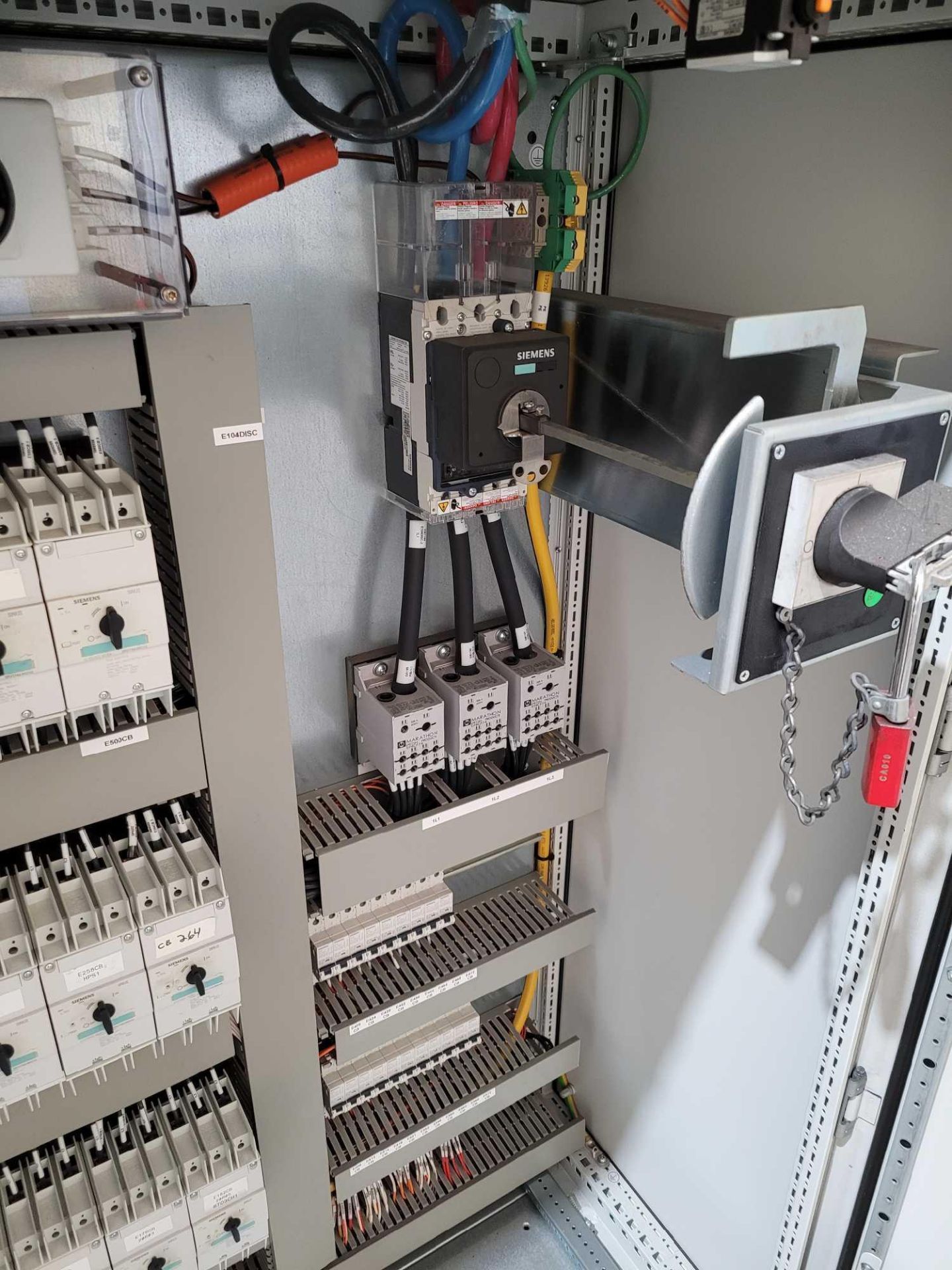 PDP ECS-4108 / 200 Amp Power Distribution Panel with (2) 60 Amp Siemens Circuit Breakers and (17) 30 - Image 8 of 15