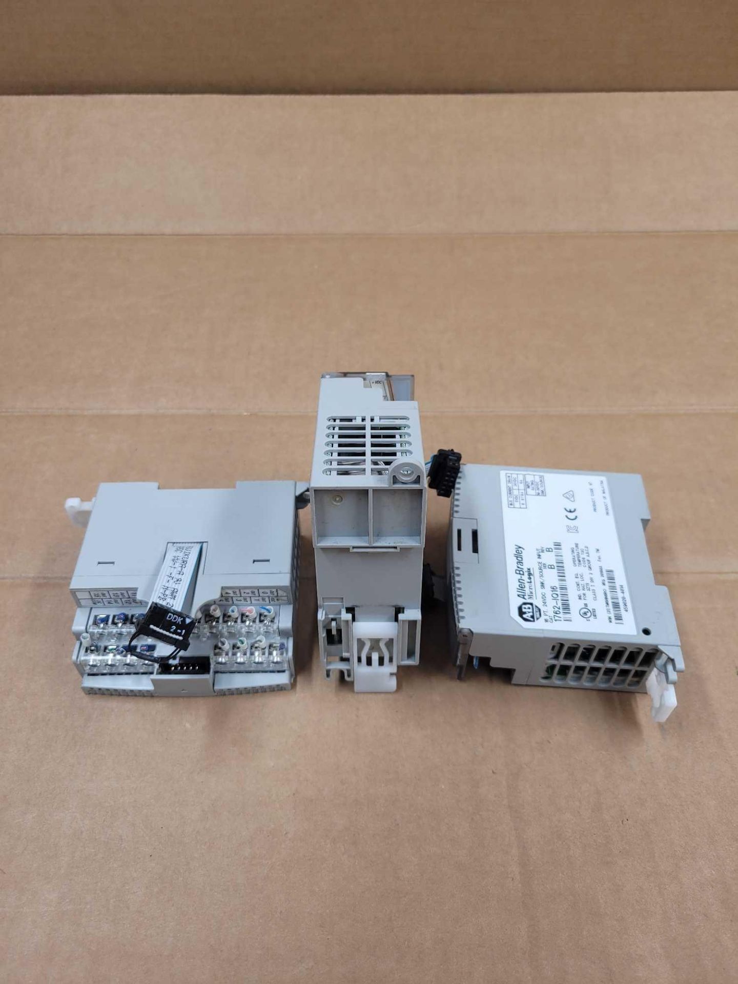LOT OF 3 ALLEN BRADLEY 1762-OB16 / Series A MicroLogix Output Module  /  Lot Weight: 1.0 lbs - Image 11 of 11