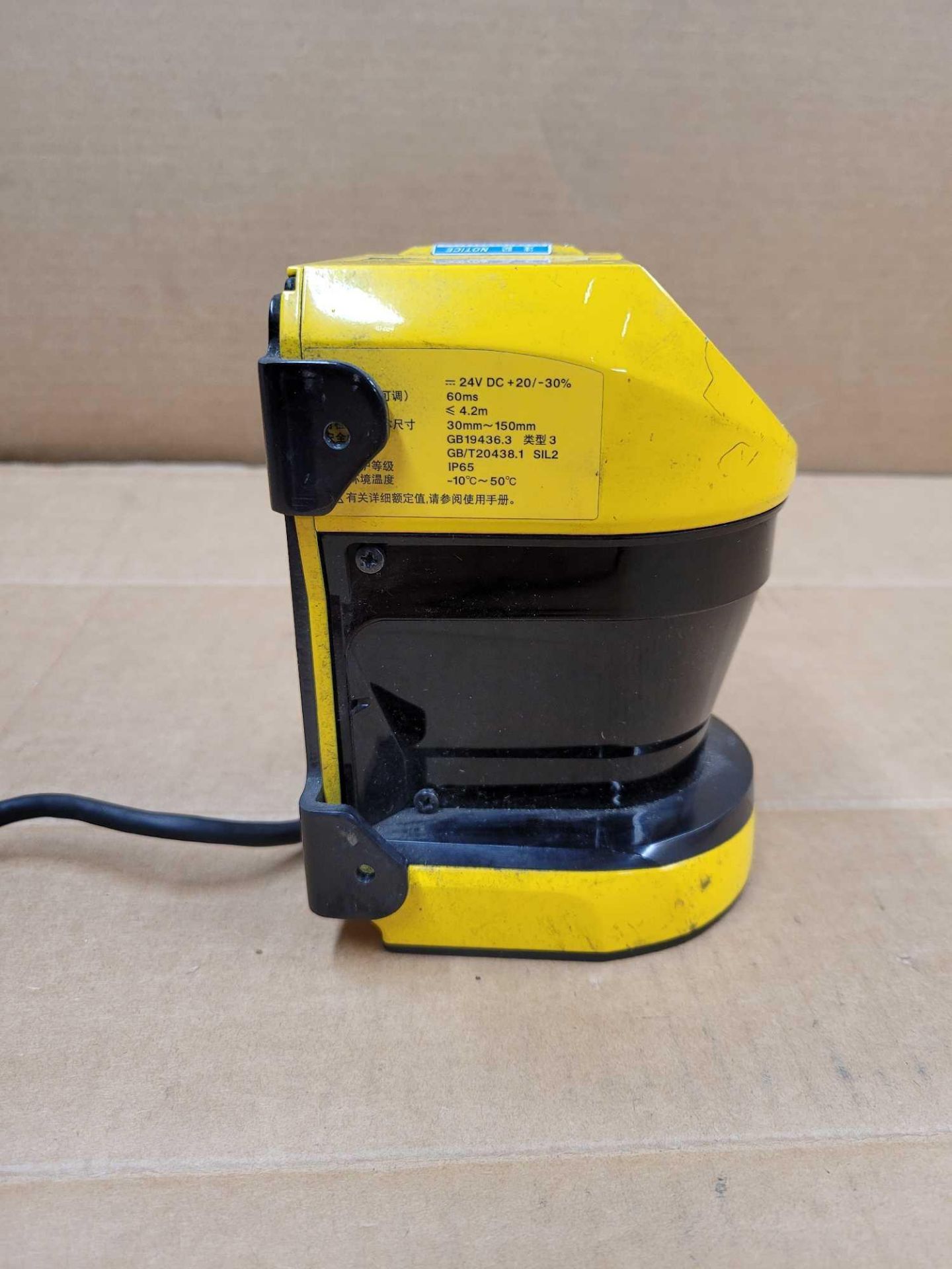 KEYENCE SZ-16V / Safety Laser Scanner  /  Lot Weight: 4.2 lbs - Image 4 of 8