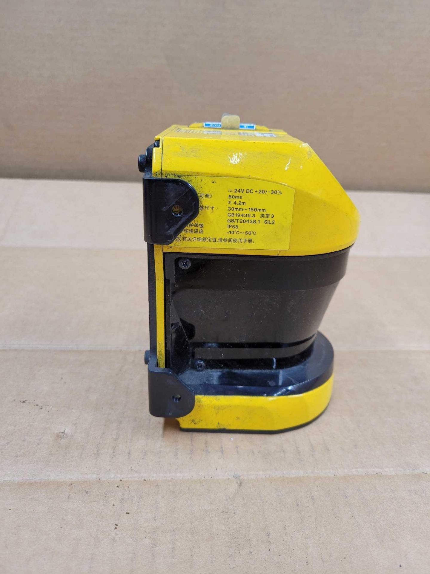 KEYENCE SZ-16V / Safety Laser Scanner  /  Lot Weight: 4.2 lbs - Image 3 of 8