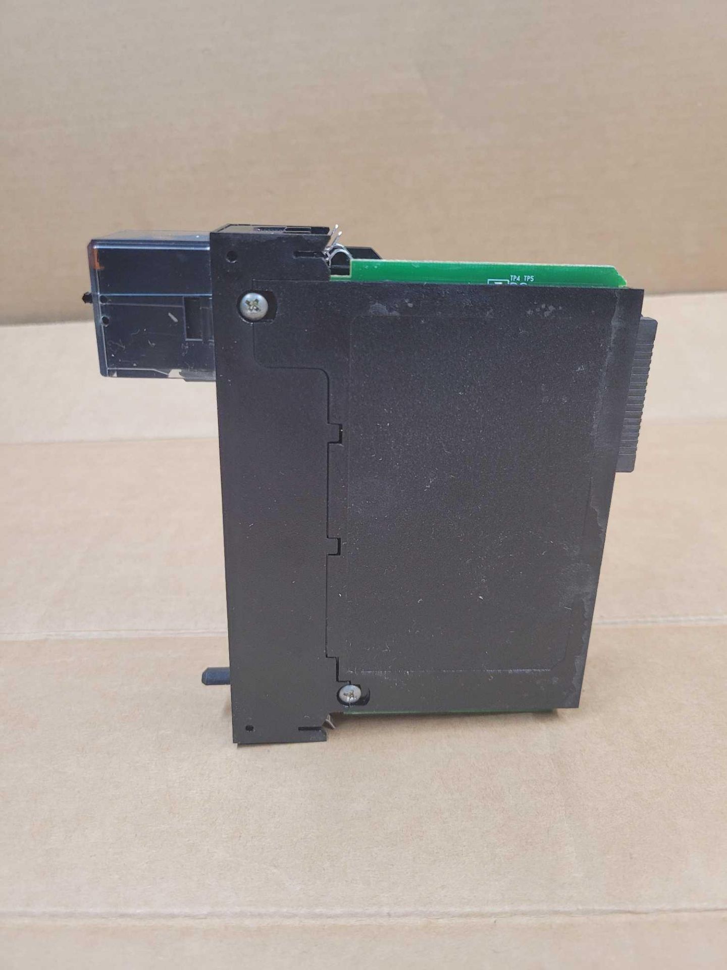 ALLEN BRADLEY 1756-OW16I / Series A Isolated Relay Output Module  /  Lot Weight: 0.6 lbs - Image 2 of 6