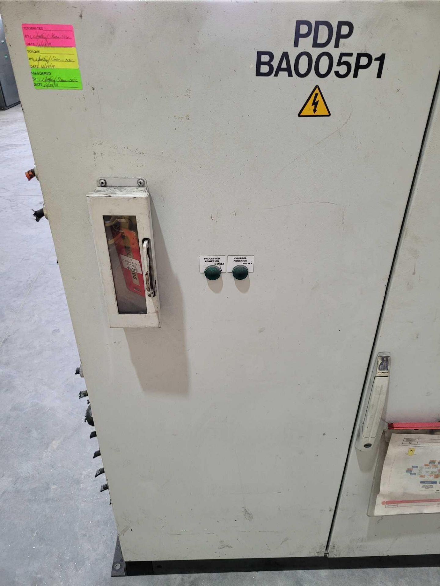 PDP ECS-4108 / 200 Amp Power Distribution Panel with (2) 60 Amp Siemens Ciruit Breakers and (16) 30 - Image 2 of 15