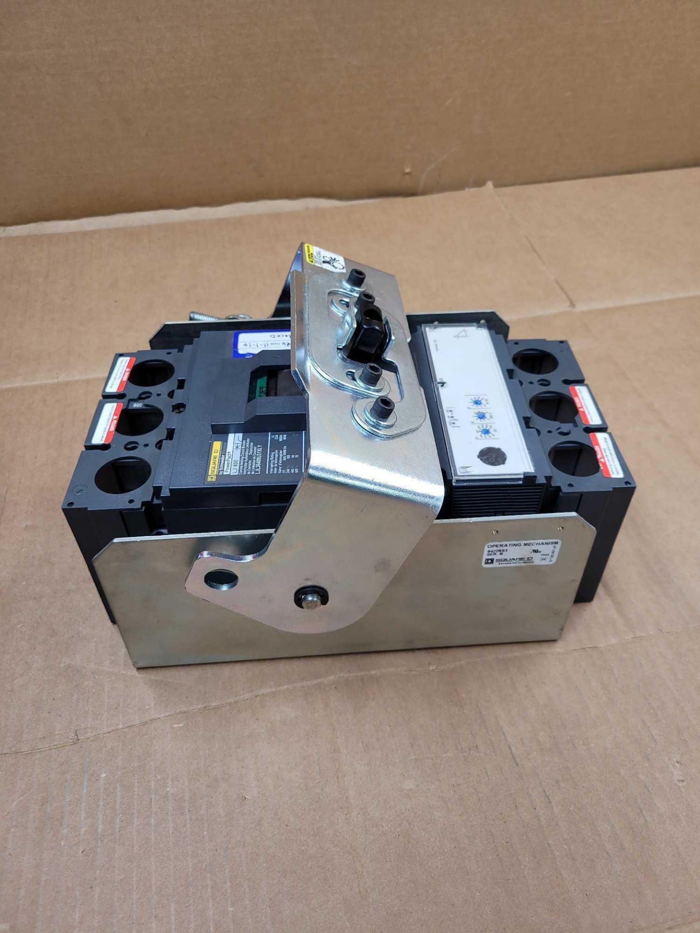 SQUARE D LJL36400U31XLY with SQUARE D 9422RS1 / 400 Amp Molded Case Circuit Breaker with Series B Op - Image 5 of 7