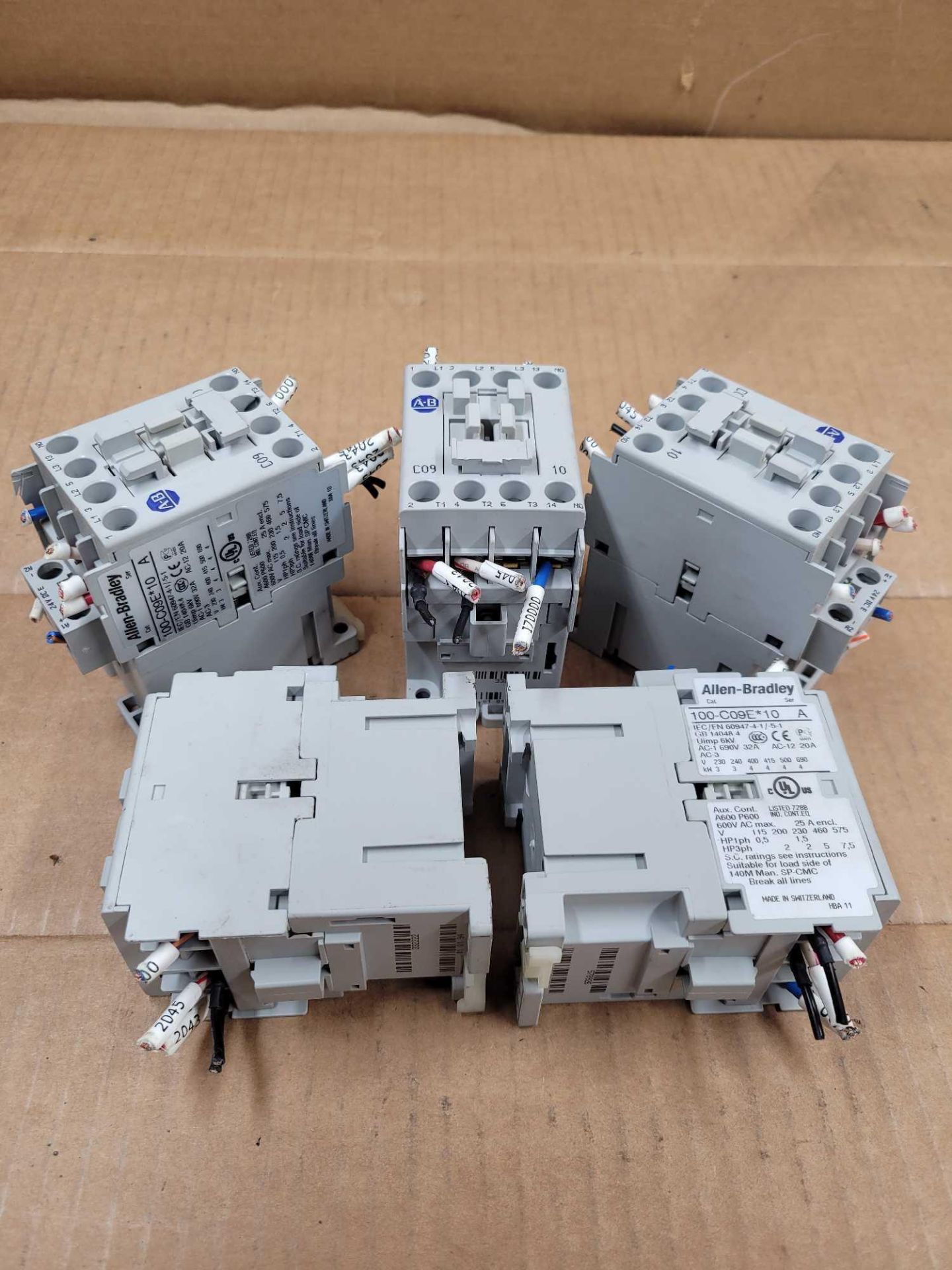 LOT OF 5 ALLEN BRADLEY 100-C09E*10 / Series A Contactor  /  Lot Weight: 4.4 lbs - Image 9 of 9