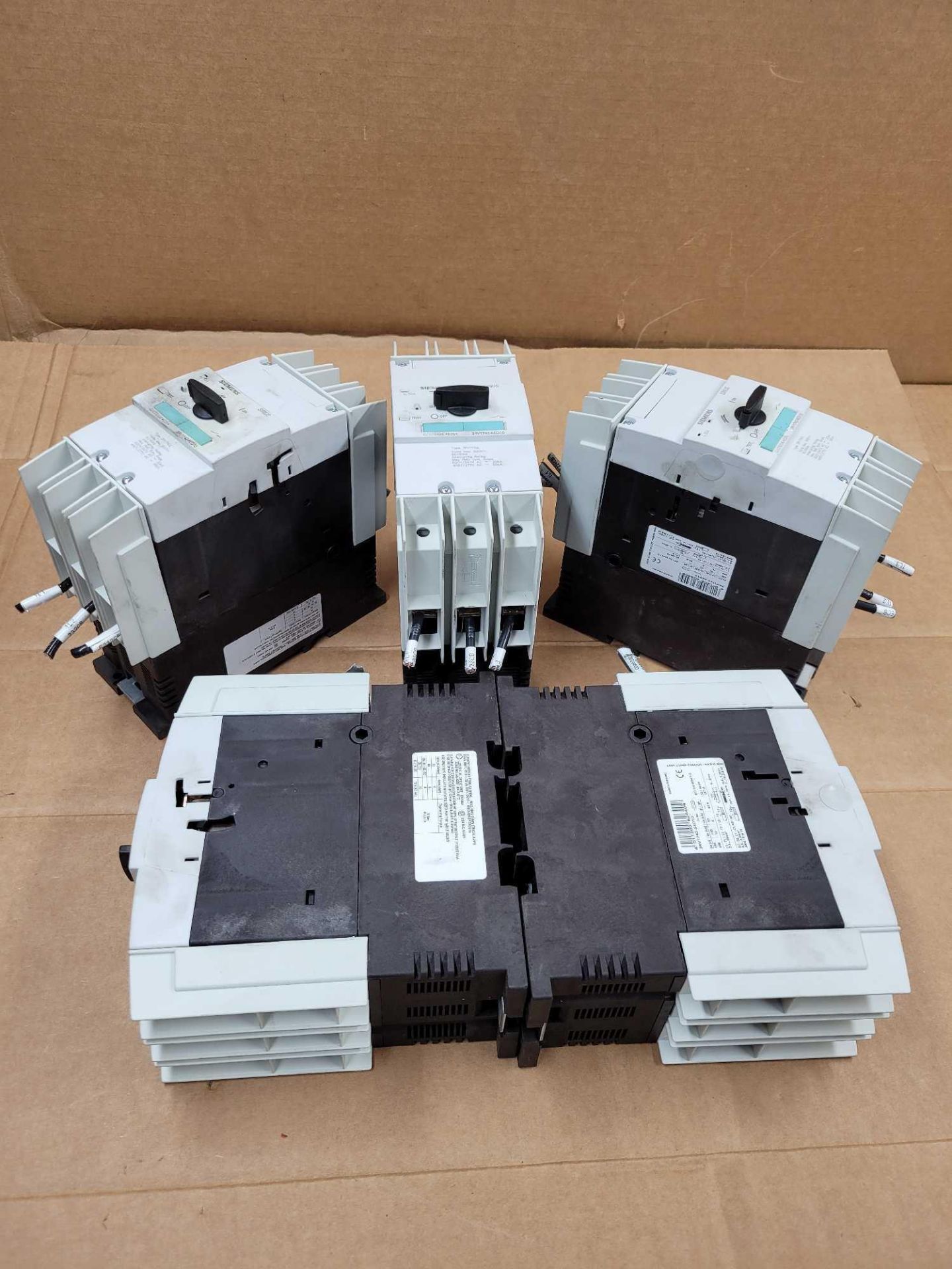 LOT OF 5 SIEMENS 3RV1742-5ED10 / 30 Amp Circuit Breaker  /  Lot Weight: 24.0 lbs - Image 9 of 9