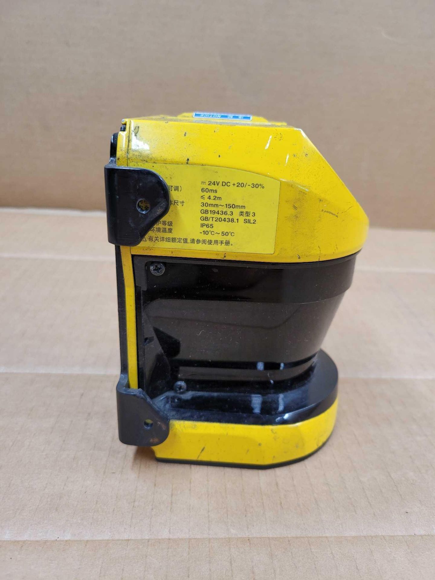 KEYENCE SZ-16V / Safety Laser Scanner  /  Lot Weight: 4.0 lbs - Image 3 of 8