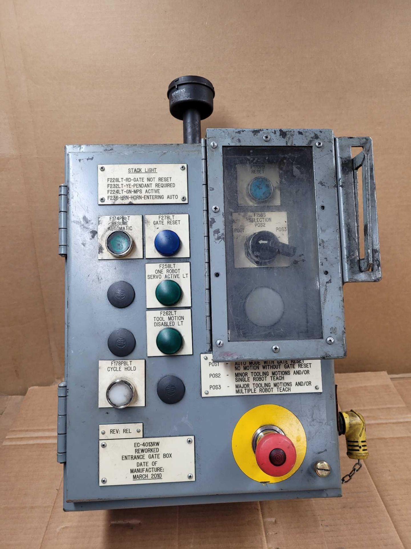X-BAR AUTOMATION EC-4013RW / Reworked Entrance Gate Box  /  Lot Weight: 37.4 lbs