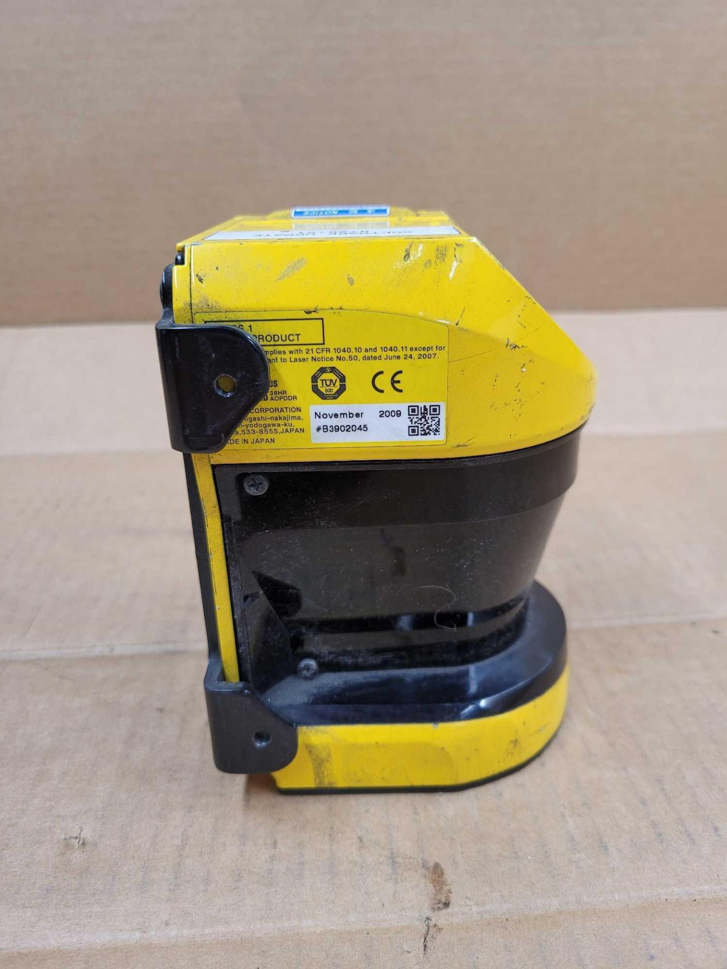 KEYENCE SZ-16V / Safety Laser Scanner  /  Lot Weight: 4.2 lbs - Image 3 of 9