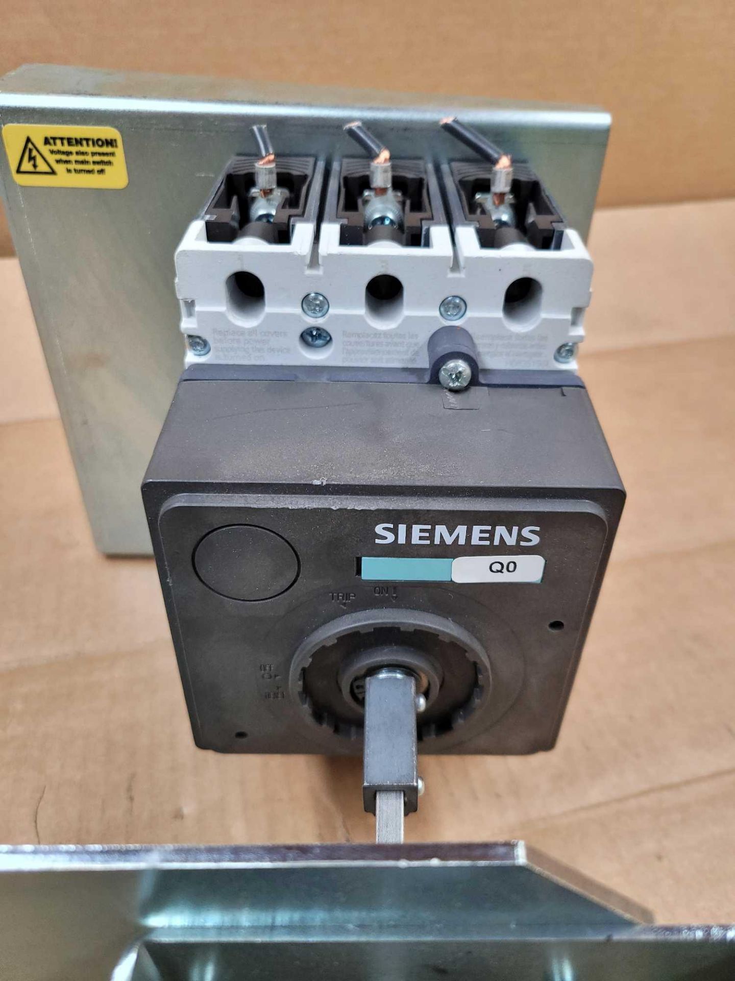 SIEMENS HDR3S150L with 3VL9300-3HE01 and SCA 90002.919005 / 150 Amp Circuit Breaker with Rotary Oper - Image 3 of 9