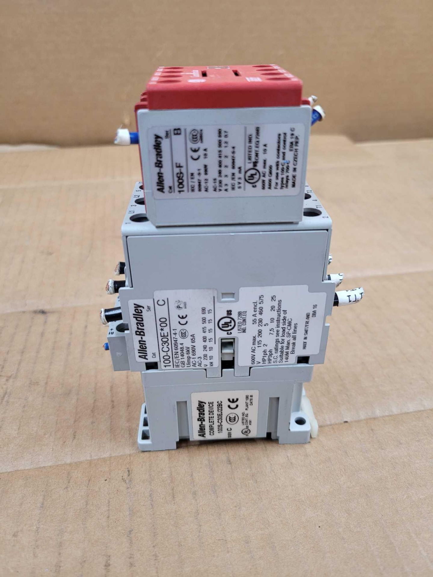 LOT OF 5 ALLEN BRADLEY 100S-C30EJ22BC / Series C Guardmaster Safety Contactor  /  Lot Weight: 6.2 lb - Image 4 of 10