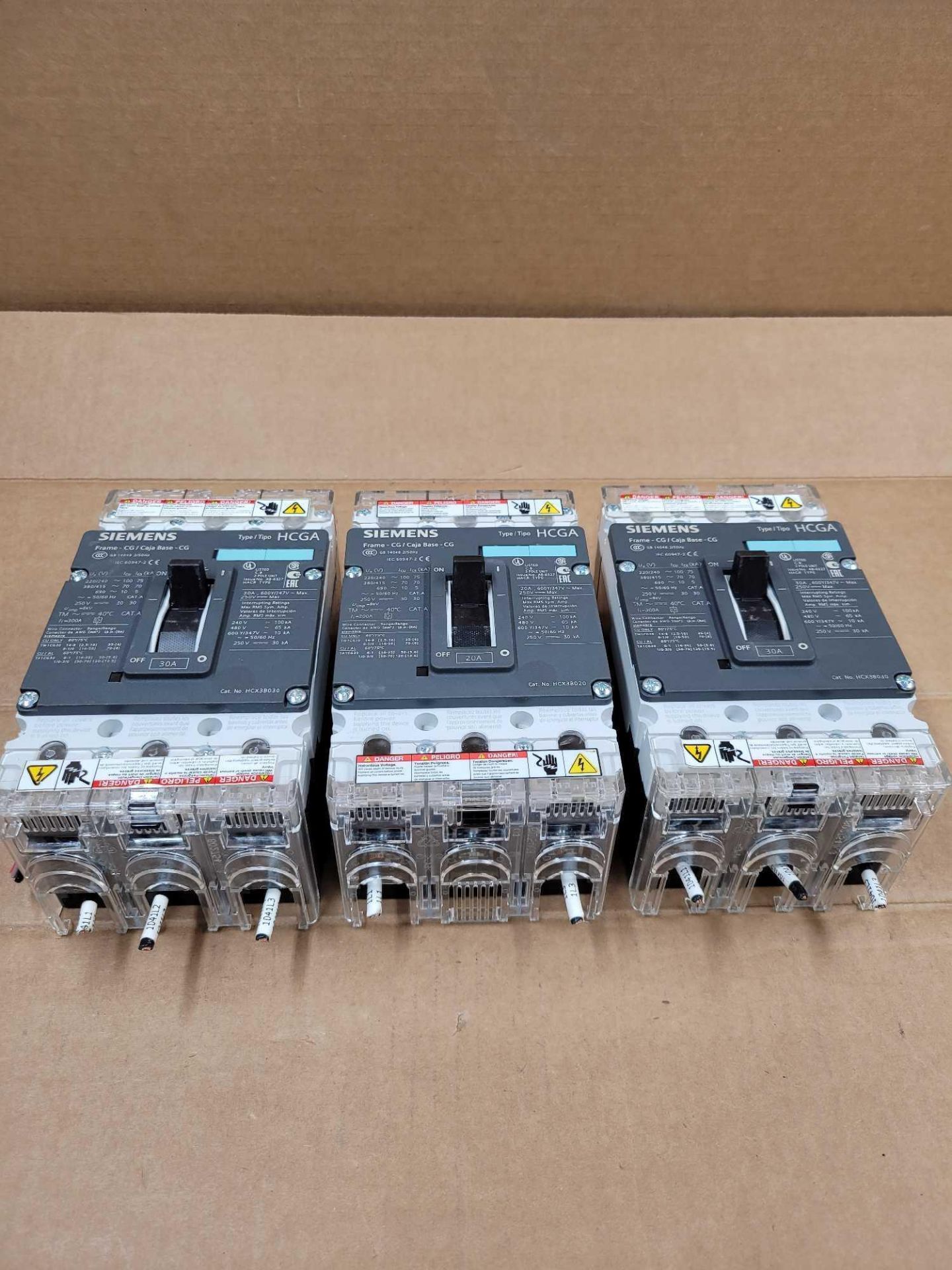 LOT OF 3 ASSORTED SIEMENS CIRCUIT BREAKERS  /  (2) HCX3B030 - 30 Amp Circuit Breaker  /  (1) HCX3B02