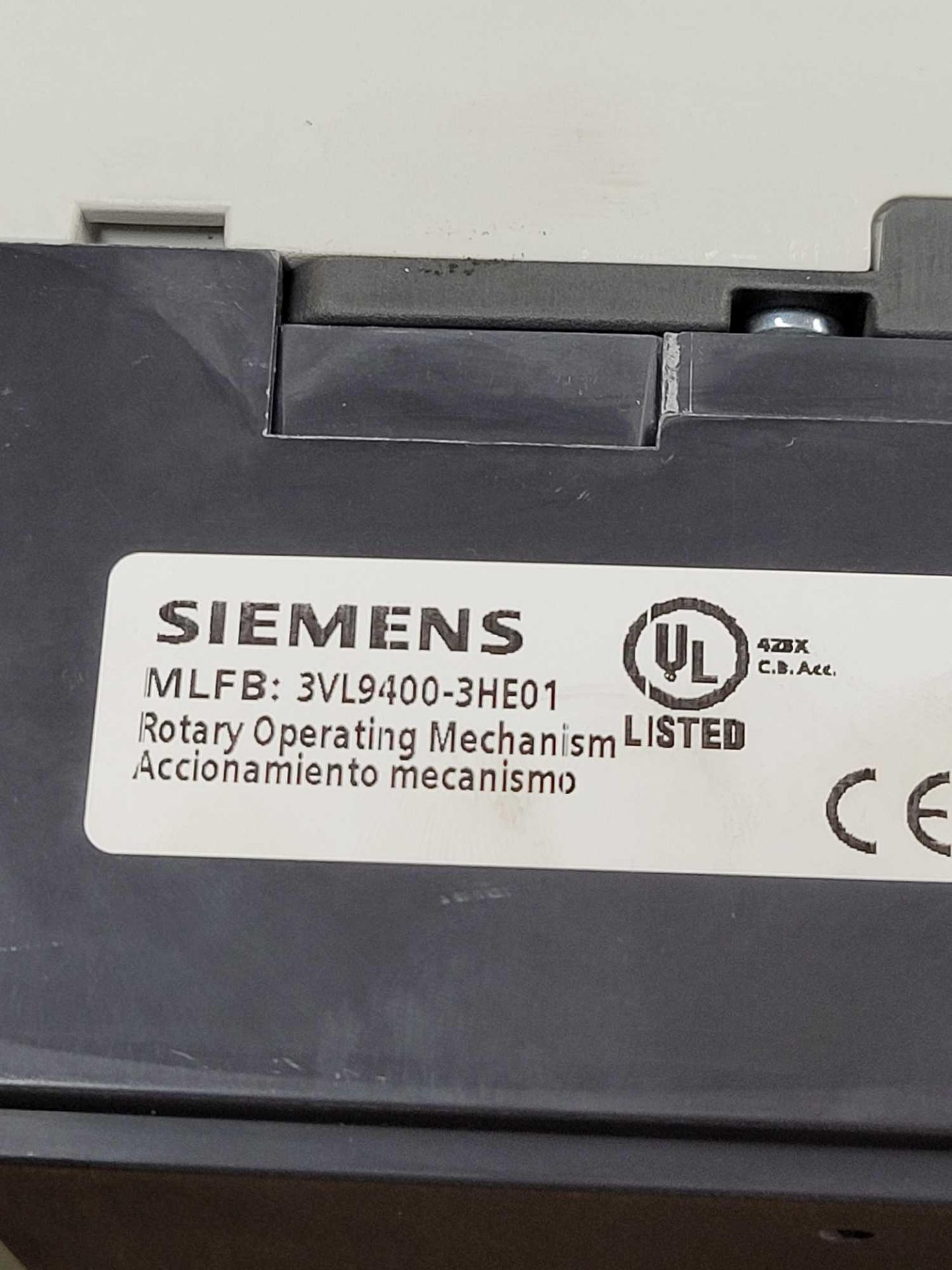 SIEMENS HJX3P400 with 3VL9400-3HE01 / 400 Amp Circuit Breaker with Rotary Operating Mechanism  /  Lo - Image 9 of 9