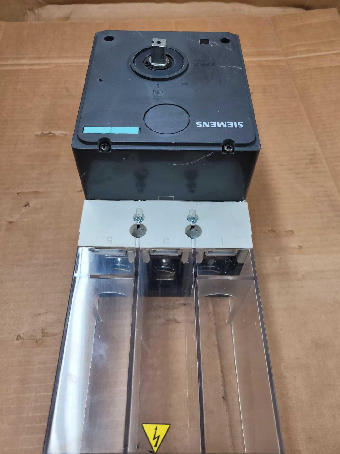 SIEMENS HJX3P400 with 3VL9400-3HE01 / 400 Amp Circuit Breaker with Rotary Operating Mechanism  /  Lo - Image 6 of 9