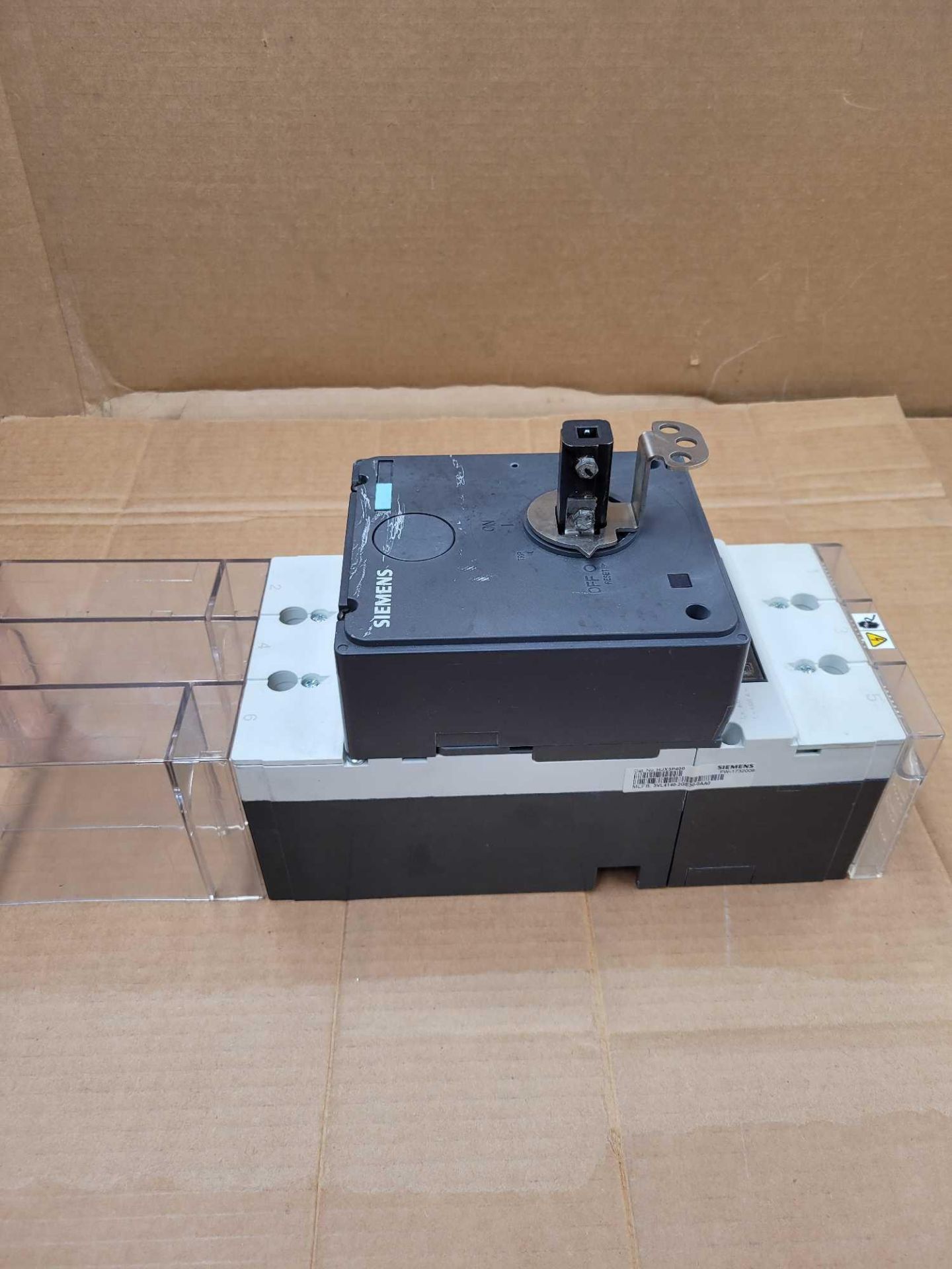 SIEMENS HJX3P400 with 3VL9400-3HE01 / 400 Amp Circuit Breaker with Rotary Operating Mechanism  /  Lo - Image 3 of 7