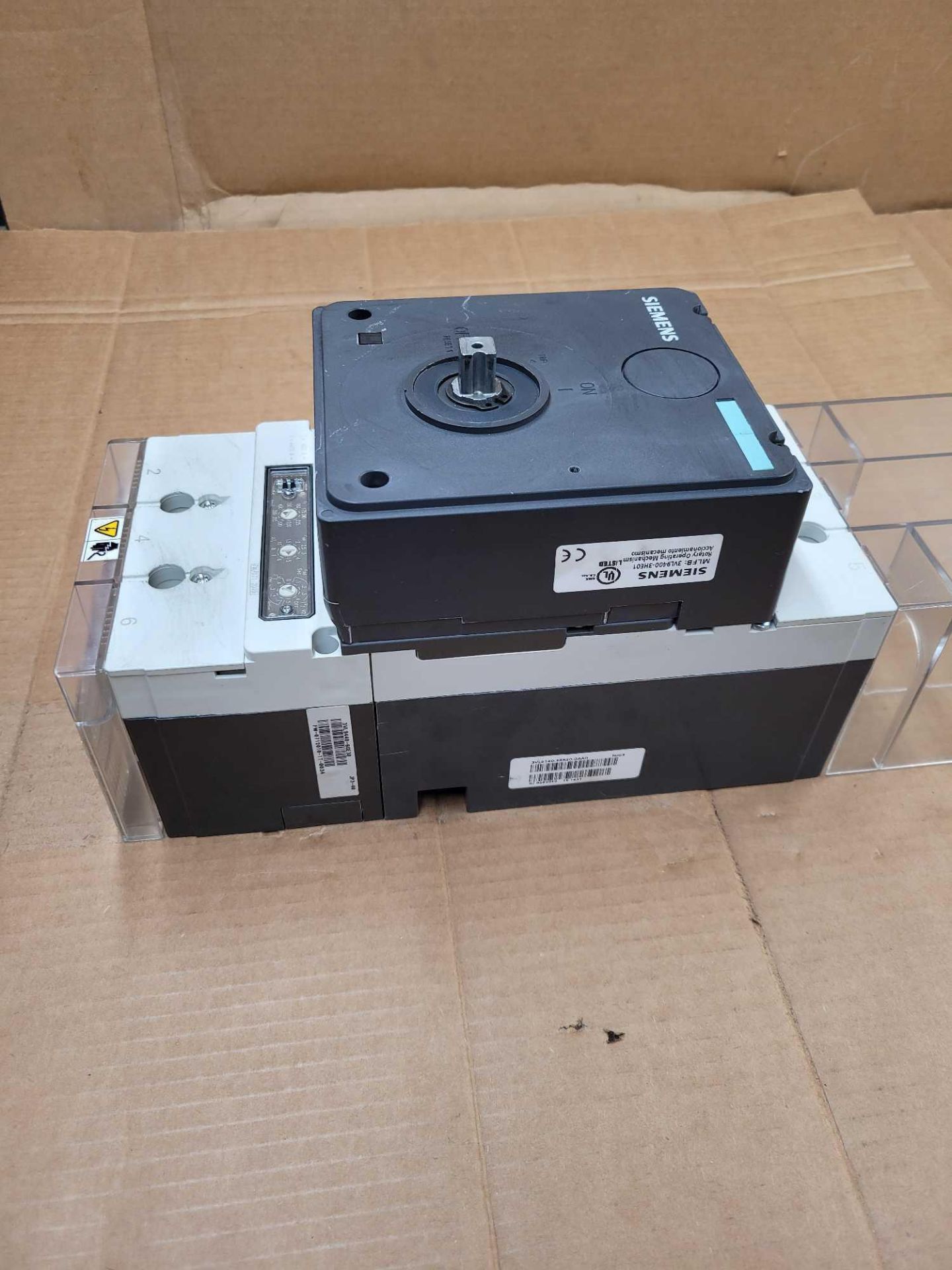 SIEMENS HJX3P400 with 3VL9400-3HE01 / 400 Amp Circuit Breaker with Rotary Operating Mechanism  /  Lo - Image 7 of 9