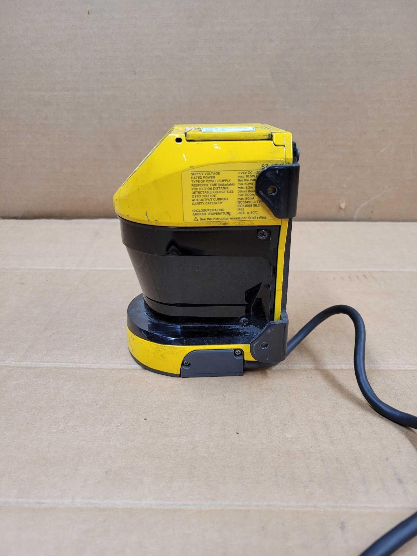KEYENCE SZ-16V / Safety Laser Scanner  /  Lot Weight: 4.2 lbs - Image 6 of 8