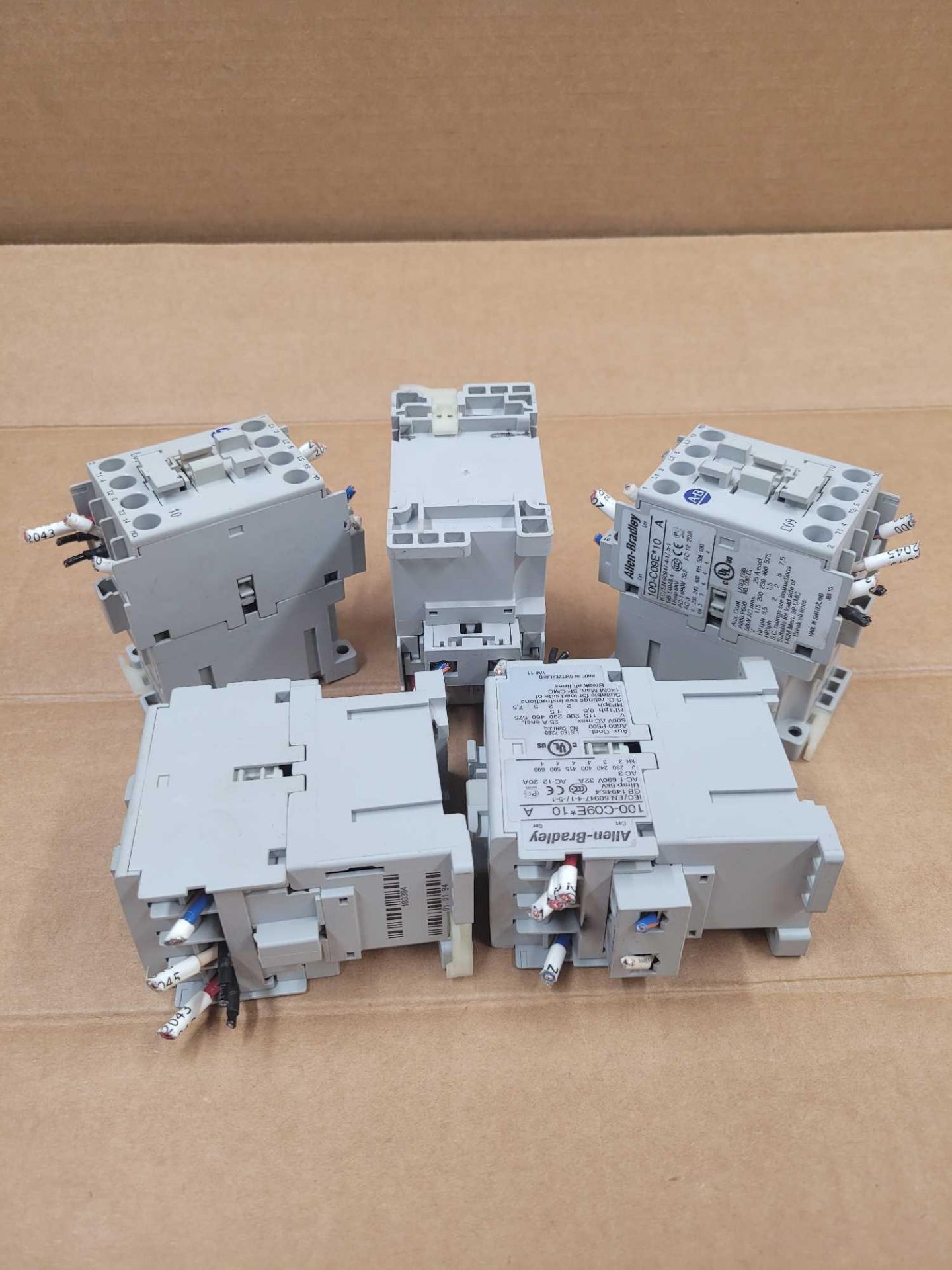 LOT OF 5 ALLEN BRADLEY 100-C09E*10 / Series A Contactor  /  Lot Weight: 4.4 lbs - Image 9 of 9