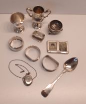 COLLECTION OF SILVER ITEMS 197g