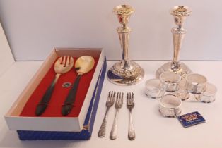 PAIR OF HORN SERVING SPOONS, PAIR OF SILVER PLATED CANDLESTICKS, 6 NAPKIN RINGS ETC.