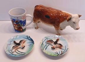 COOPERCRAFT HEREFORD BULL, PAIR OF FLYING DUCKS WALL PLATES AND A MUG