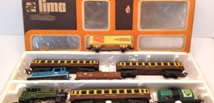 MODEL RAILWAY OO GAUGE LIMA - 2 SHUNTERS, 3 GREAT WESTERN CREAM AND BROWN COACHES, BP AND COCA COLA 