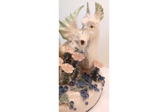 A FINE PORCELAIN SCULPTURE OF A DRAGON SIGNED CP 21CM TALL - Image 2 of 3