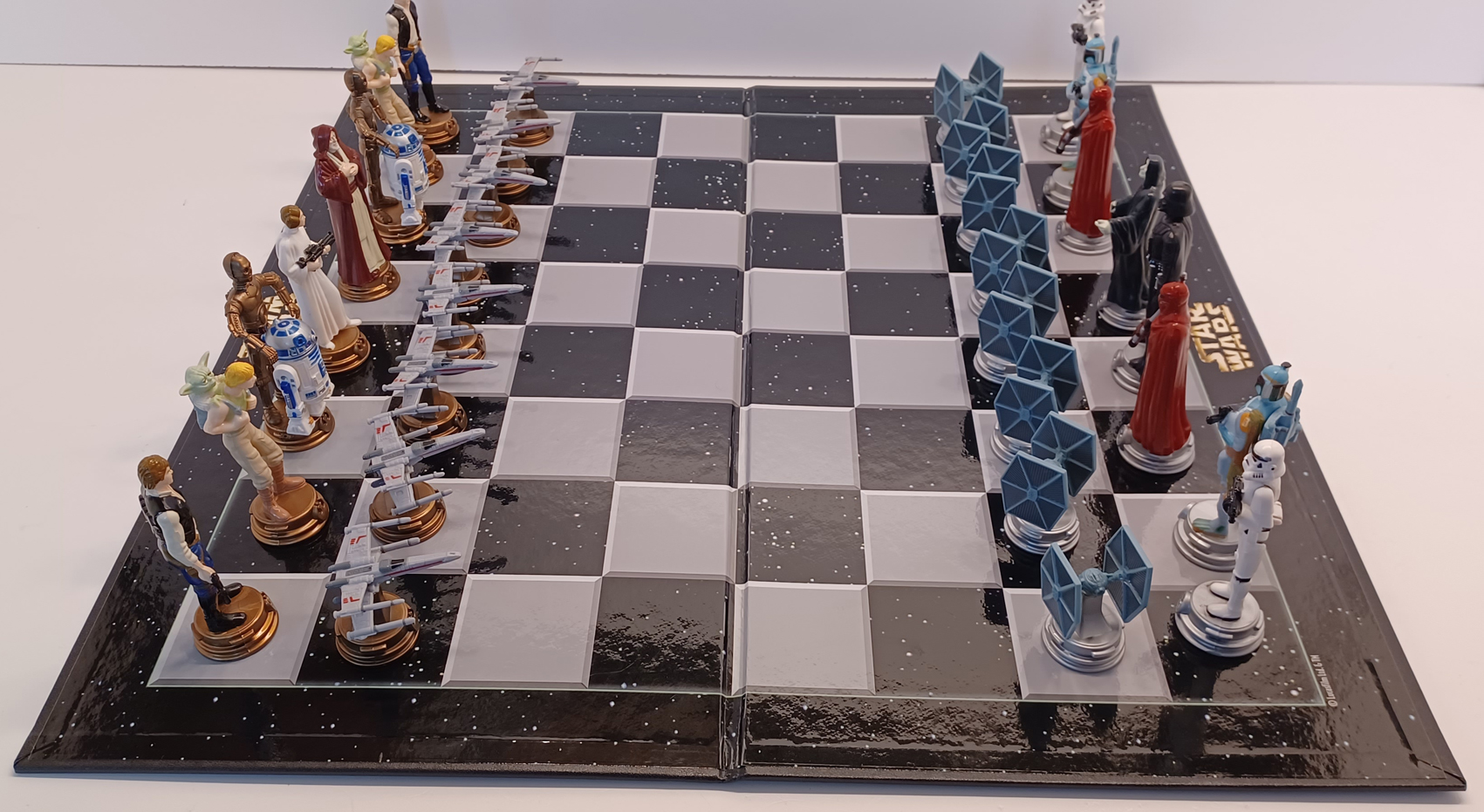 VINTAGE STAR WARS ORIGINAL TRILOGY CHESS SET 1999 - Image 2 of 5