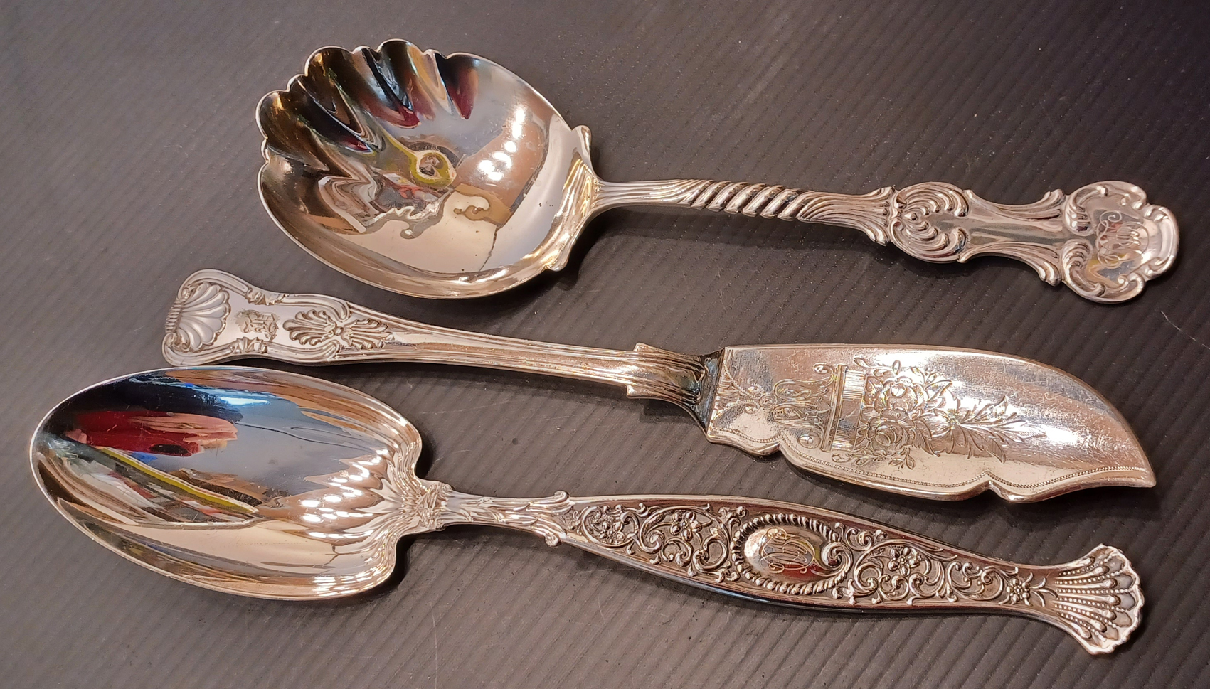 PAIR OF AMERICAN STERLING SILVER DESSERT SPOONS, AND A STERLING SILVER SOUP SPOON TOTAL WEIGHT 171g, - Image 2 of 2