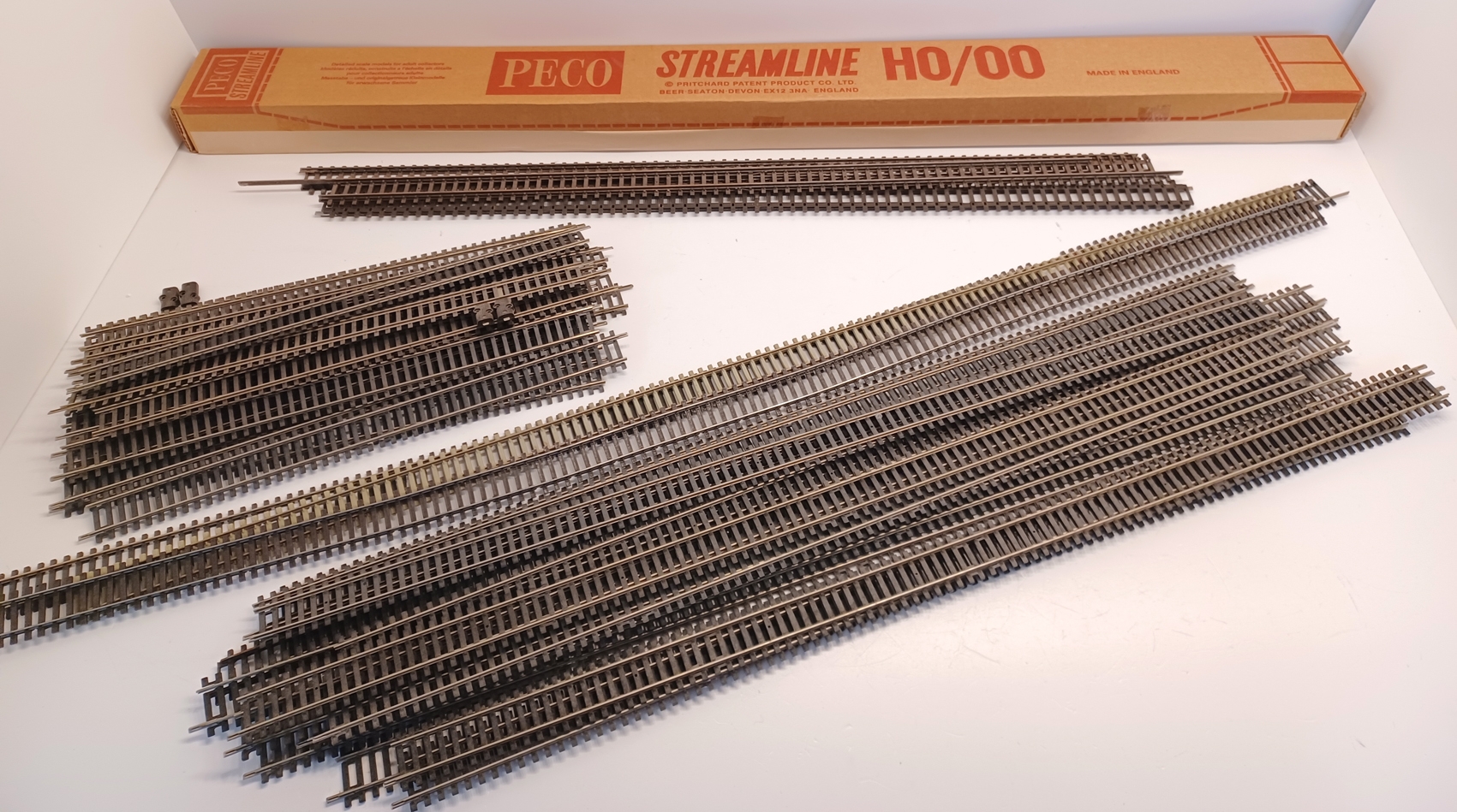 MODEL RAILWAY LARGE COLLECTION OF OO GAUGE TRACK & POINTS INC HORNBY & PECO - Image 4 of 4