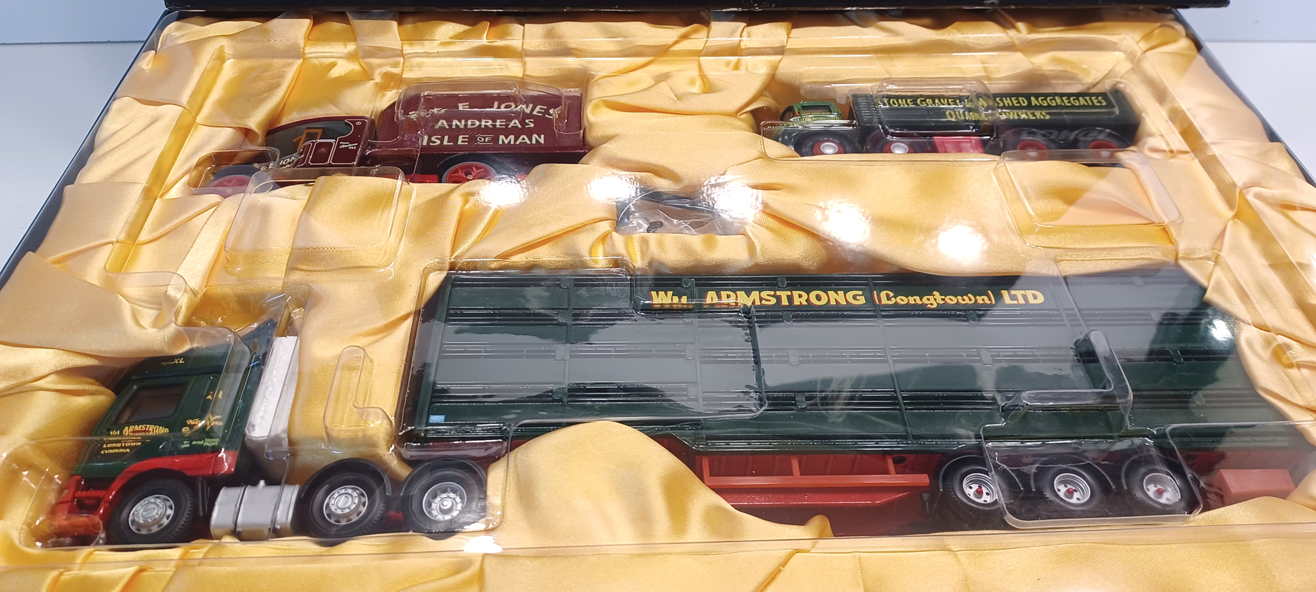 CORGI 150 YEARS OF FODEN - 1:50 SCALE CC99185 BOXED LIMITED EDITION, CONTAINS 3 DIECAST MODELS - Image 2 of 3