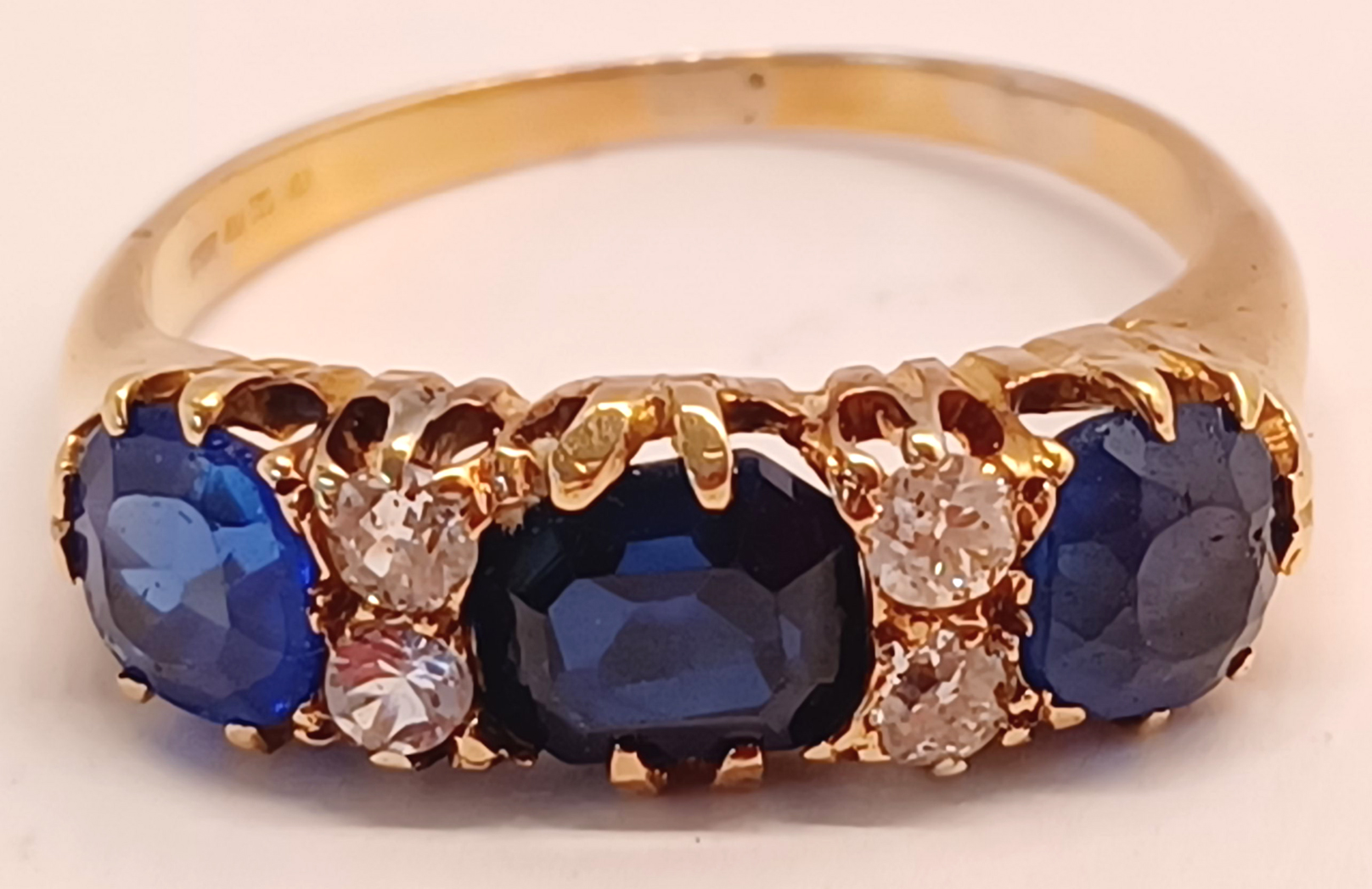 18CT GOLD VICTORIAN SAPPHIRE AND DIAMOND RING SIZE N 3.4g