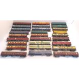 MODEL RAILWAY OO GAUGE COACHES MAINLY HORNBY & TRIANG ALL UNBOXED (27)