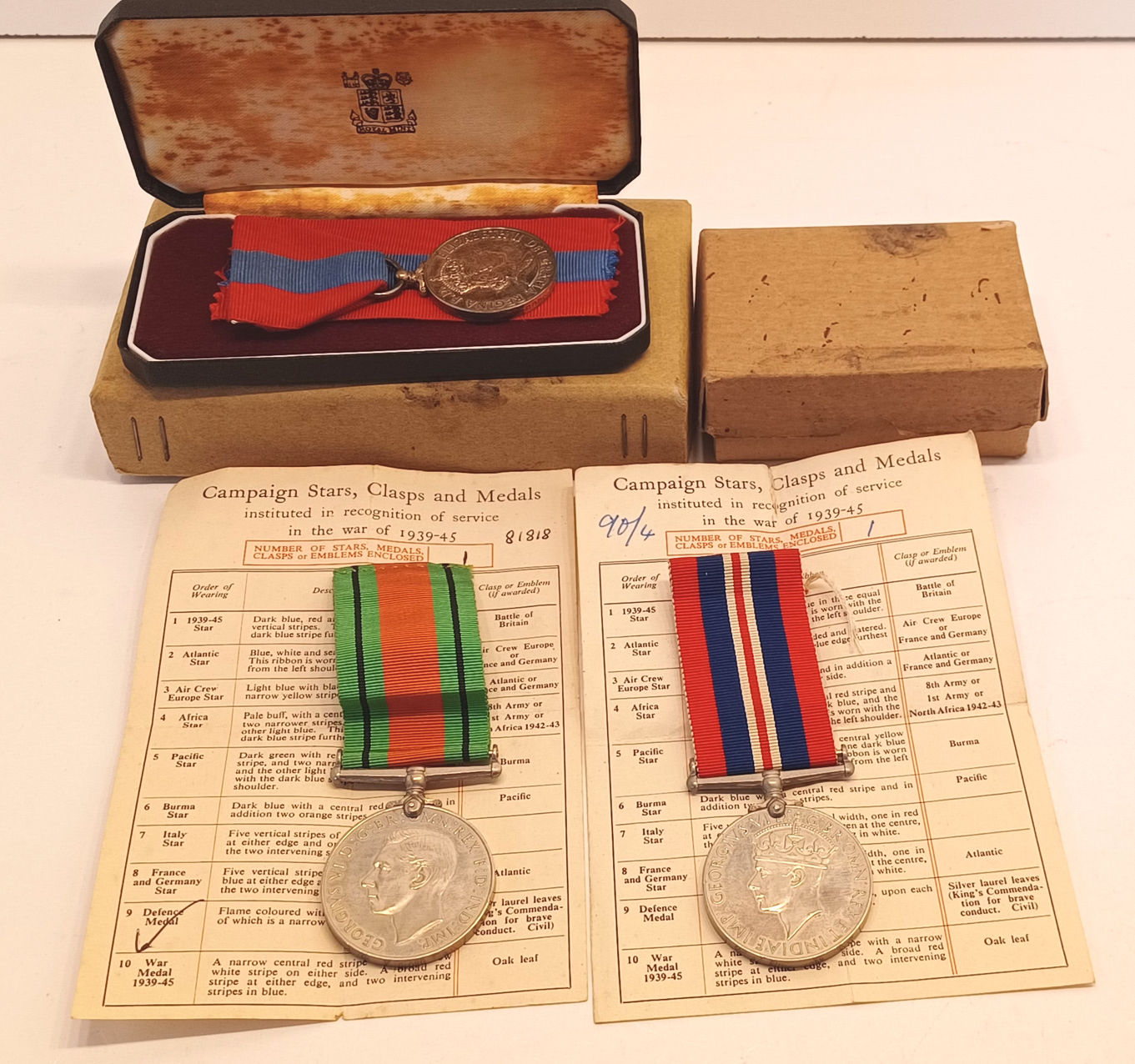 MILITARIA - CASED IMPERIAL SERVICE MEDAL AND 2 WW2 MEDALS 1939 - 1945, DEFENCE MEDALS