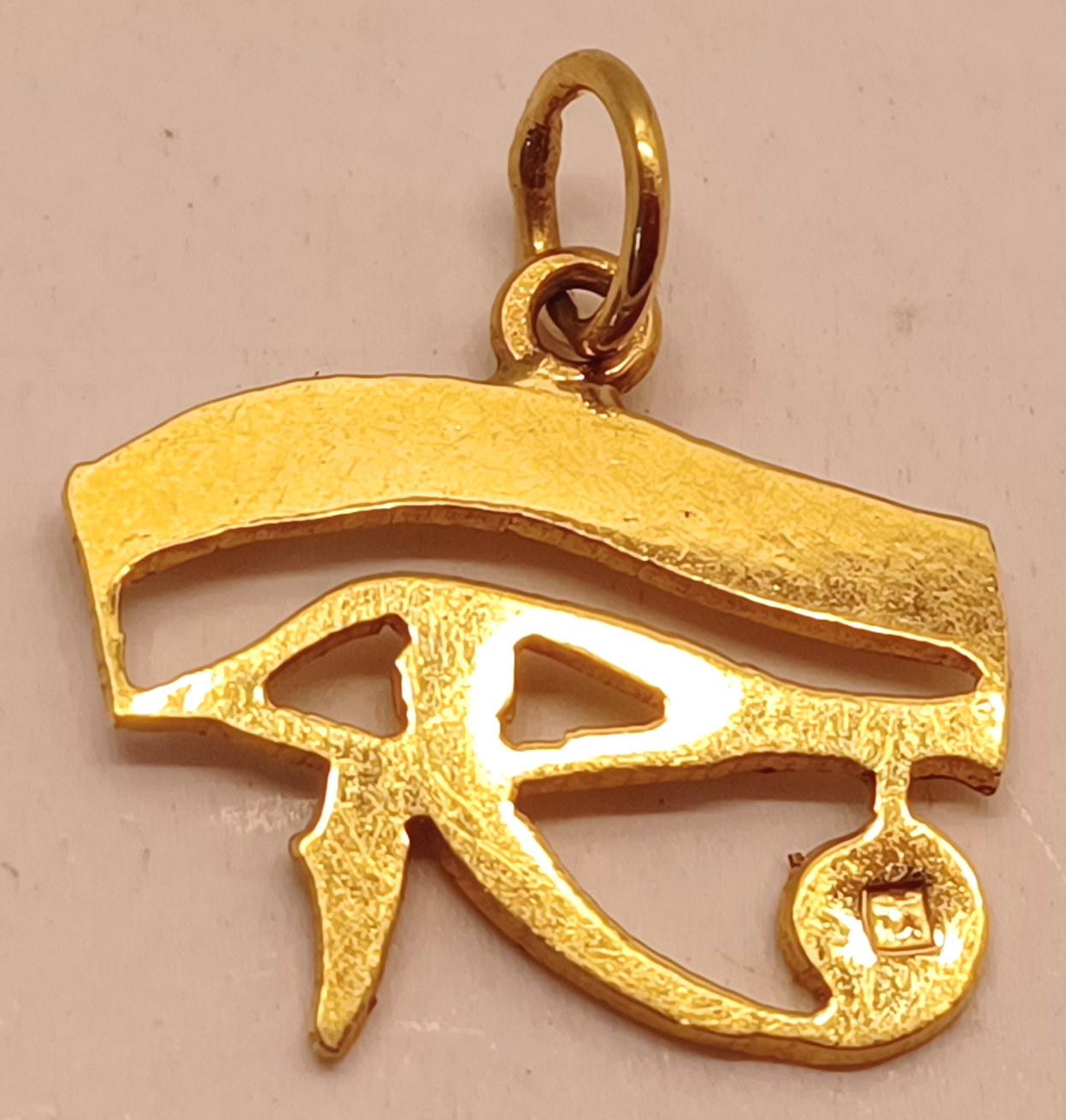 EGYPTIAN GOLD EYE OF HORUS PENDANT UNMARKED. TESTED AS GOLD. 1.6g VENDOR BROUGHT AS 18CT - Image 2 of 2