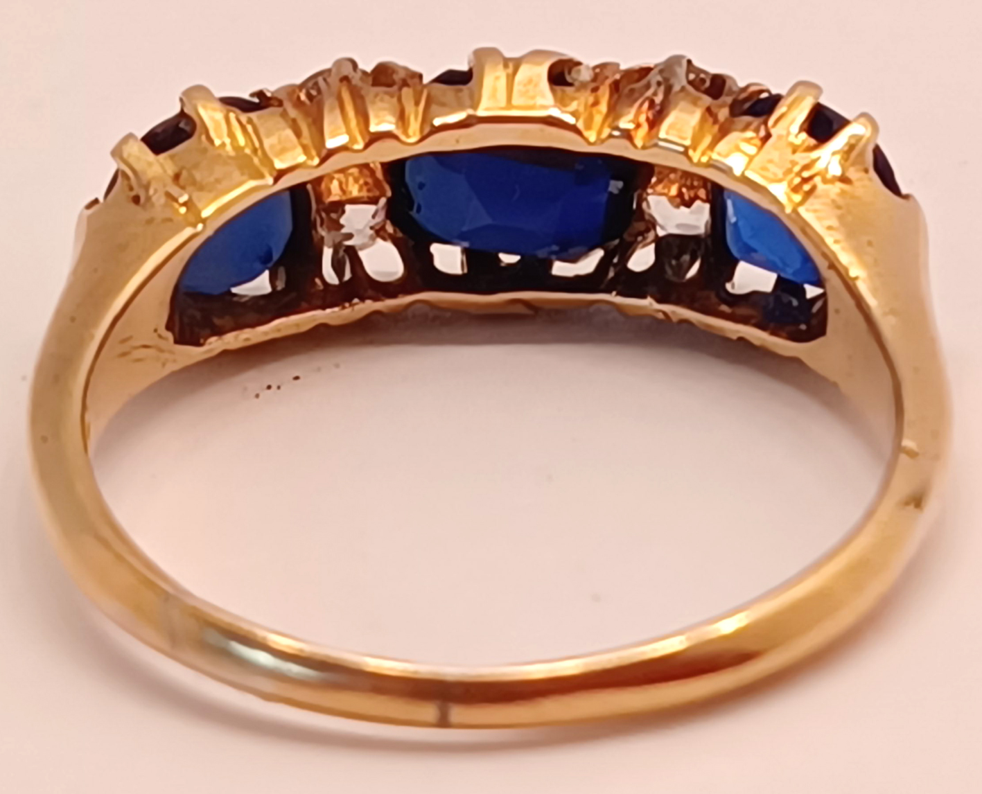 18CT GOLD VICTORIAN SAPPHIRE AND DIAMOND RING SIZE N 3.4g - Image 2 of 3