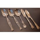 PAIR OF AMERICAN STERLING SILVER DESSERT SPOONS, AND A STERLING SILVER SOUP SPOON TOTAL WEIGHT 171g,