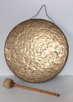 VICTORIAN HAMMERED BRASS GONG WITH BEATER 42CM DIA.